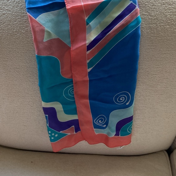 Nine silk scarves. Some never worn and some lightly loved. - Picture 16 of 16